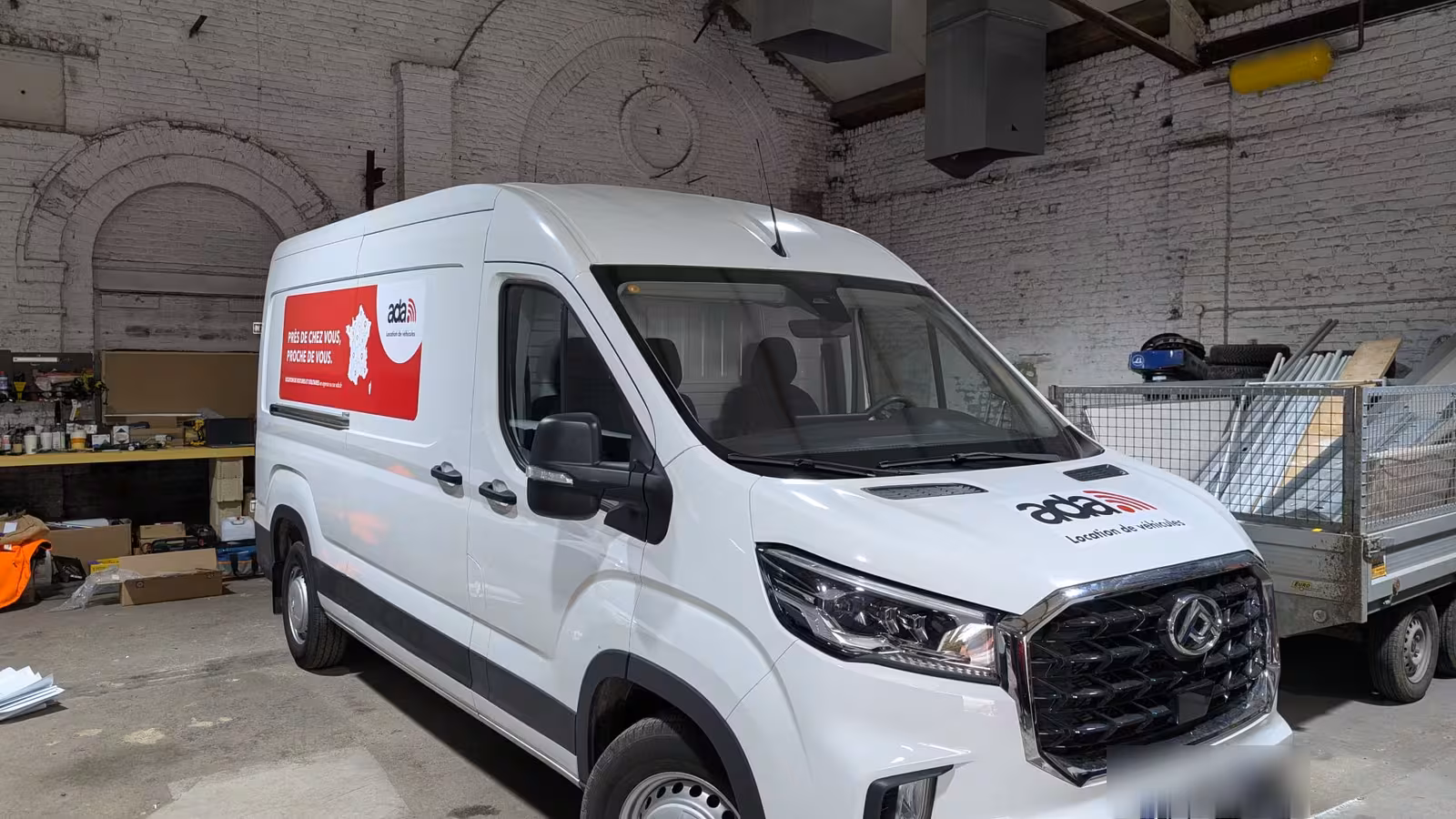 Habillage d'un utilitaire de location — Marquage véhicule posé par Autovring