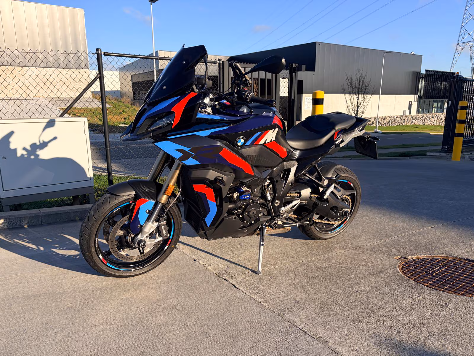 Covering moto BMW aux couleurs M — Covering moto posé par Autovring