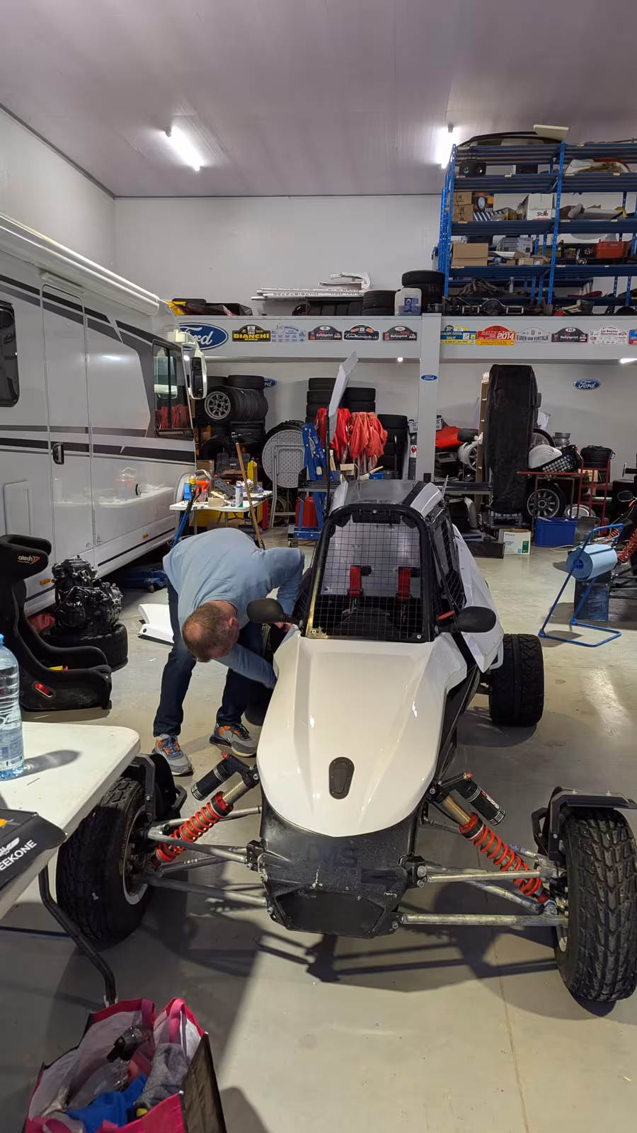 Habillage d'un car-cross en atelier — Covering posé par Autovring