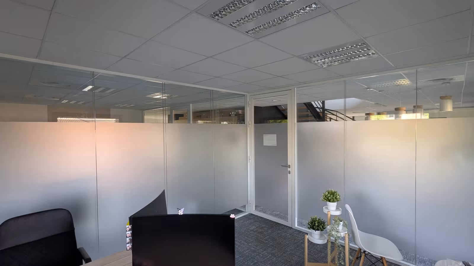Cloisons de bureau en film dépoli — Vitrophanie posé par Autovring