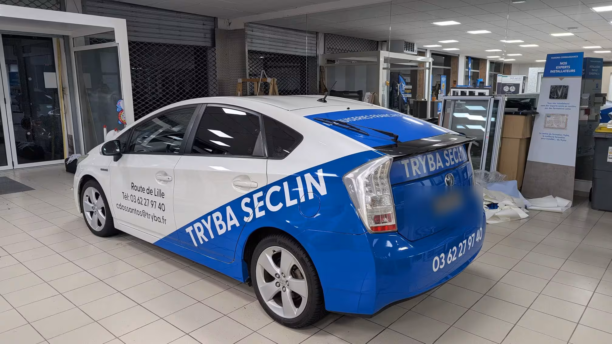 Covering publicitaire Toyota Prius — menuisier à Seclin — Covering publicitaire posé par Autovring
